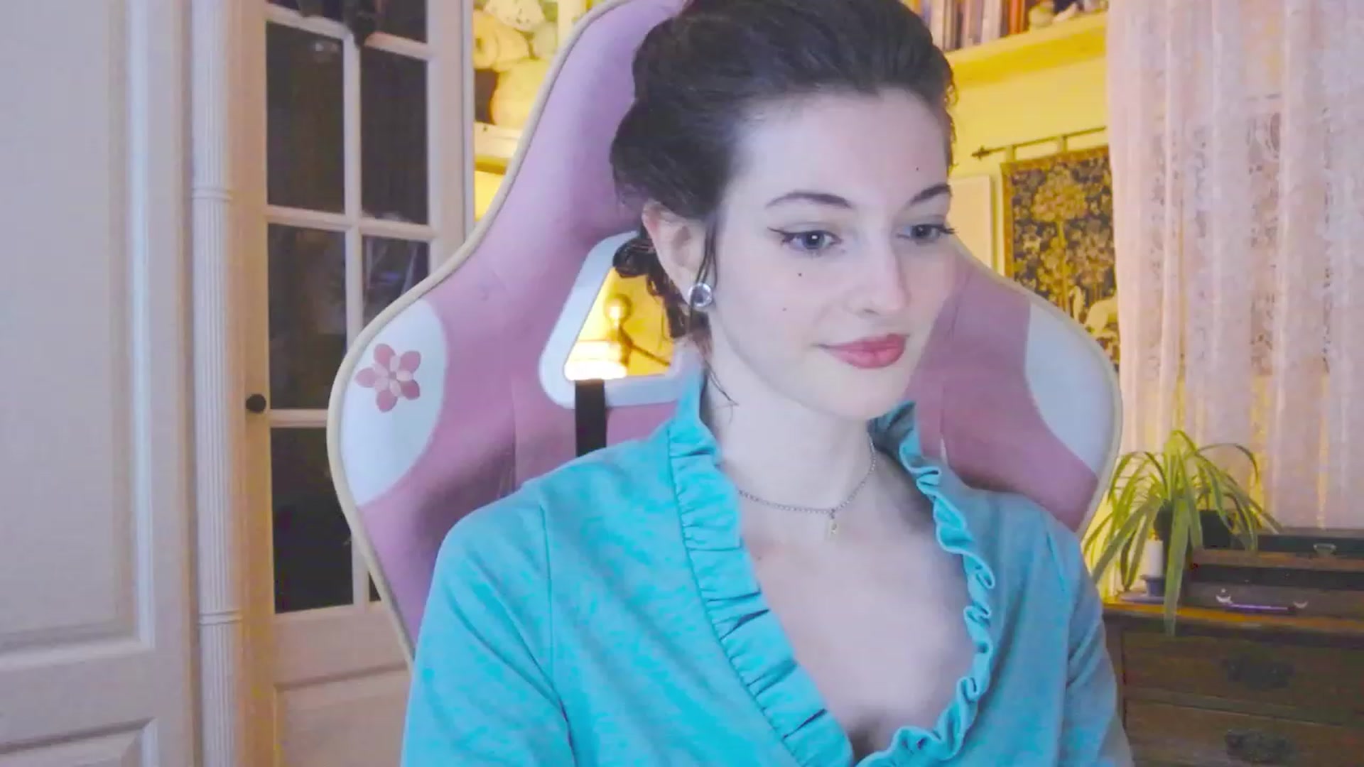 Gallery image thumbnail from viola__'s myfreecams stream on, 03/08/2024, 17:33 image 19 of 20