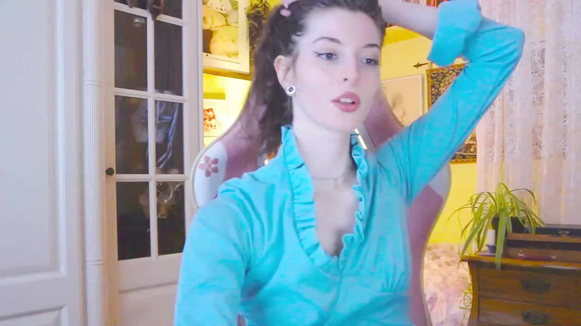 Gallery image thumbnail from viola__'s myfreecams stream on, 03/08/2024, 17:33 image 11 of 20