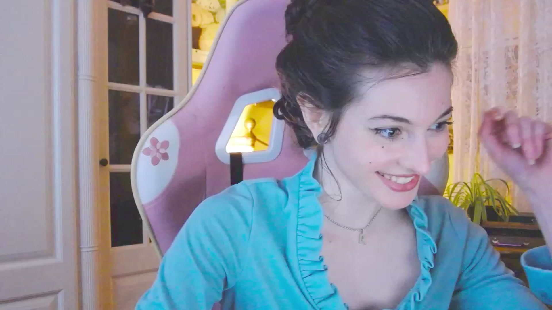 Gallery image thumbnail from viola__'s myfreecams stream on, 03/08/2024, 17:33 image 20 of 20