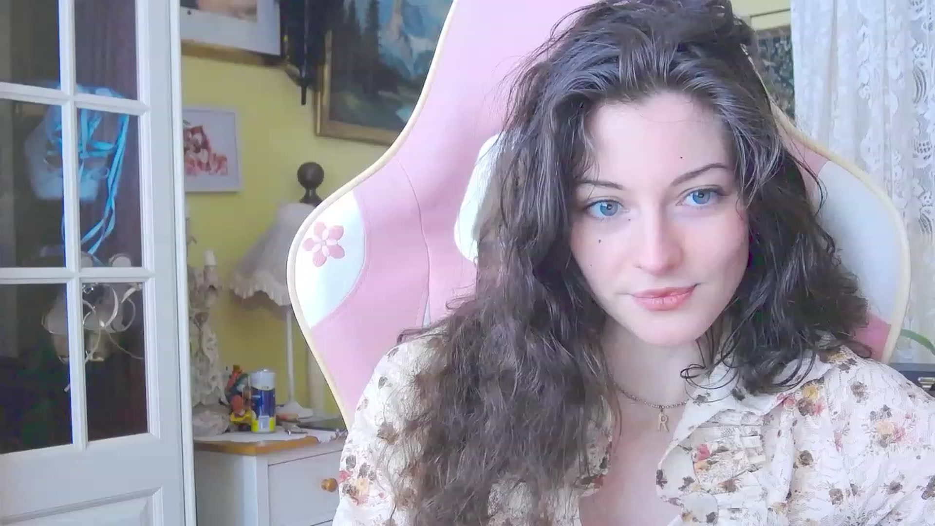 Gallery image thumbnail from viola__'s myfreecams stream on, 03/14/2024, 16:12 image 4 of 20