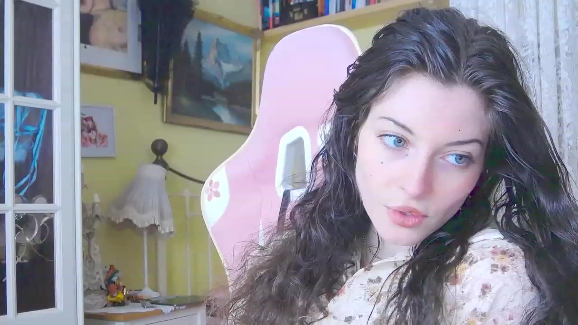 Gallery image thumbnail from viola__'s myfreecams stream on, 03/14/2024, 16:12 image 17 of 20