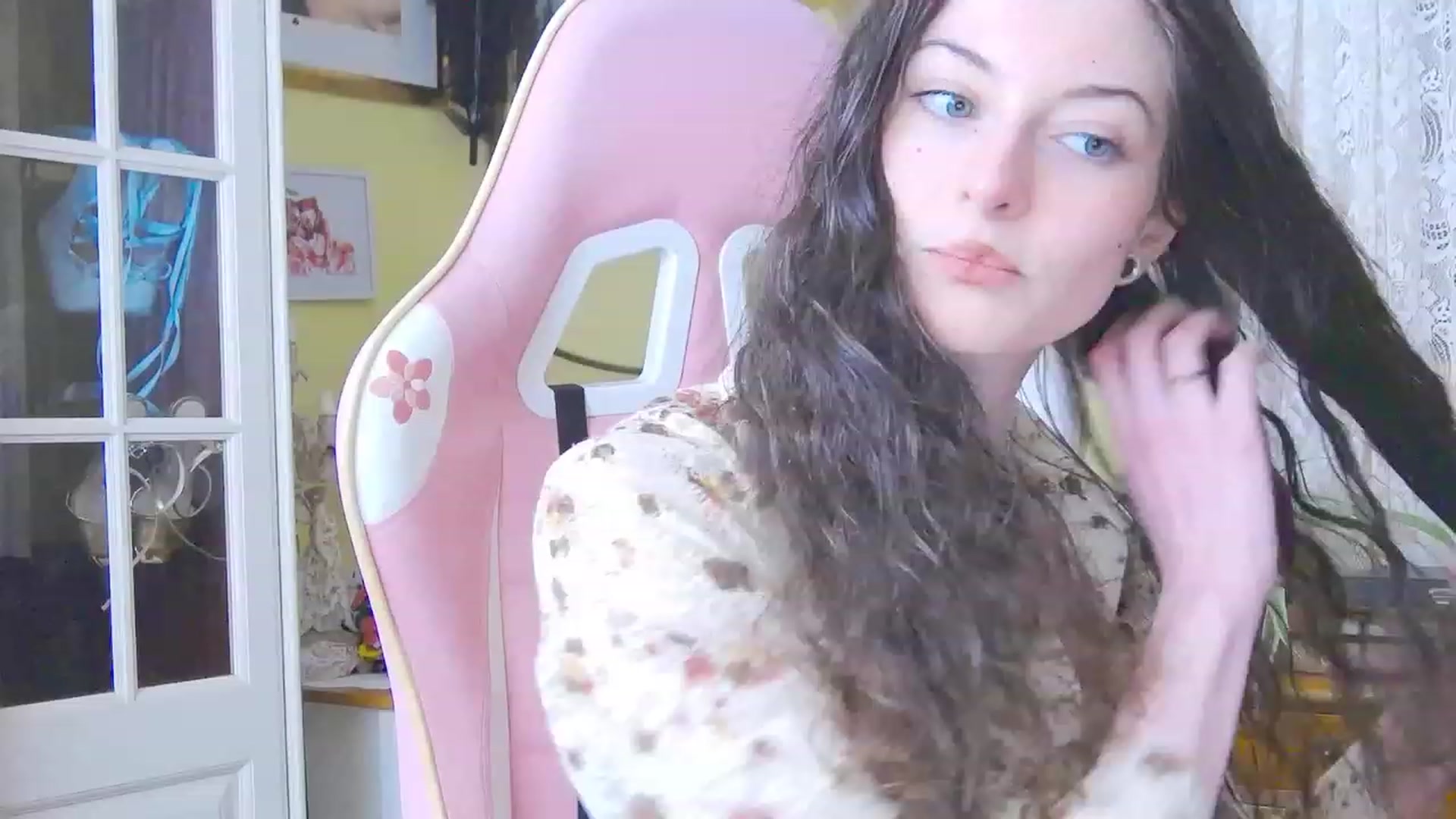 Gallery image thumbnail from viola__'s myfreecams stream on, 03/14/2024, 16:12 image 11 of 20