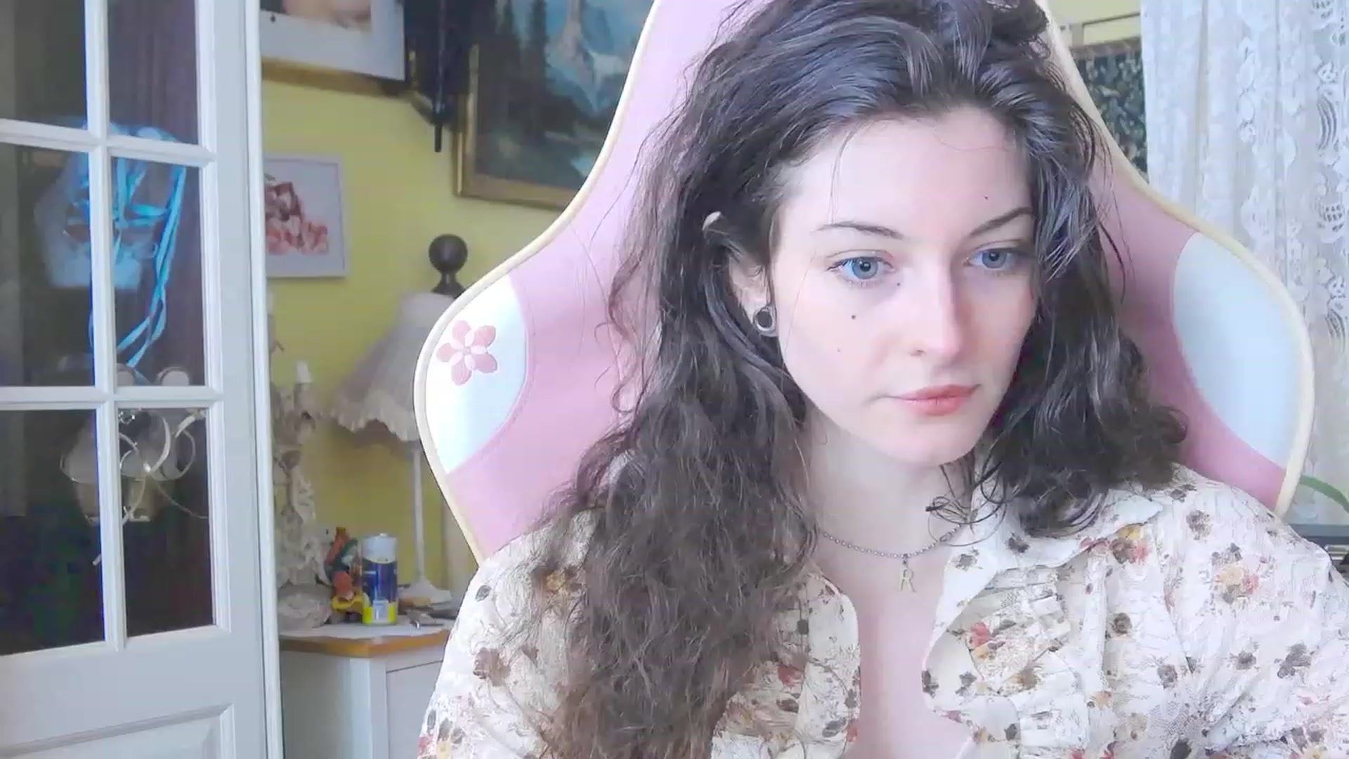 Gallery image thumbnail from viola__'s myfreecams stream on, 03/14/2024, 16:12 image 5 of 20
