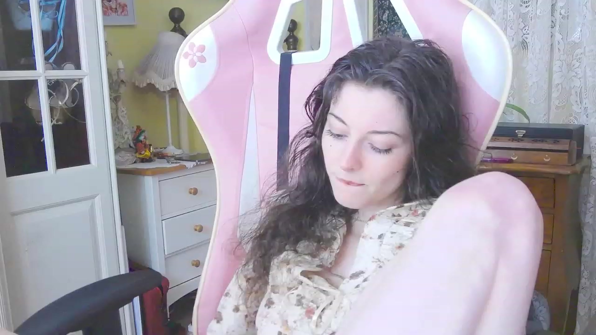 Gallery image thumbnail from viola__'s myfreecams stream on, 03/14/2024, 17:10 image 1 of 20