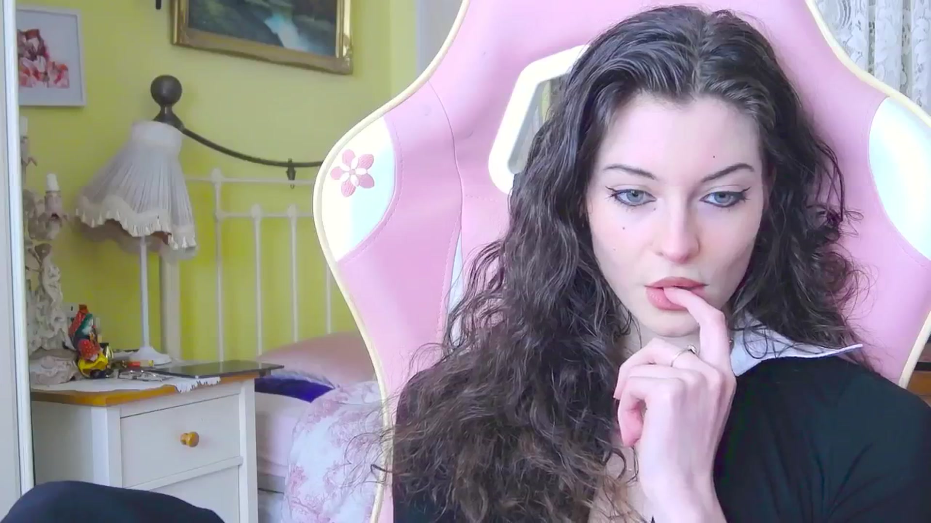 Gallery image thumbnail from viola__'s myfreecams stream on, 03/15/2024, 13:52 image 5 of 20