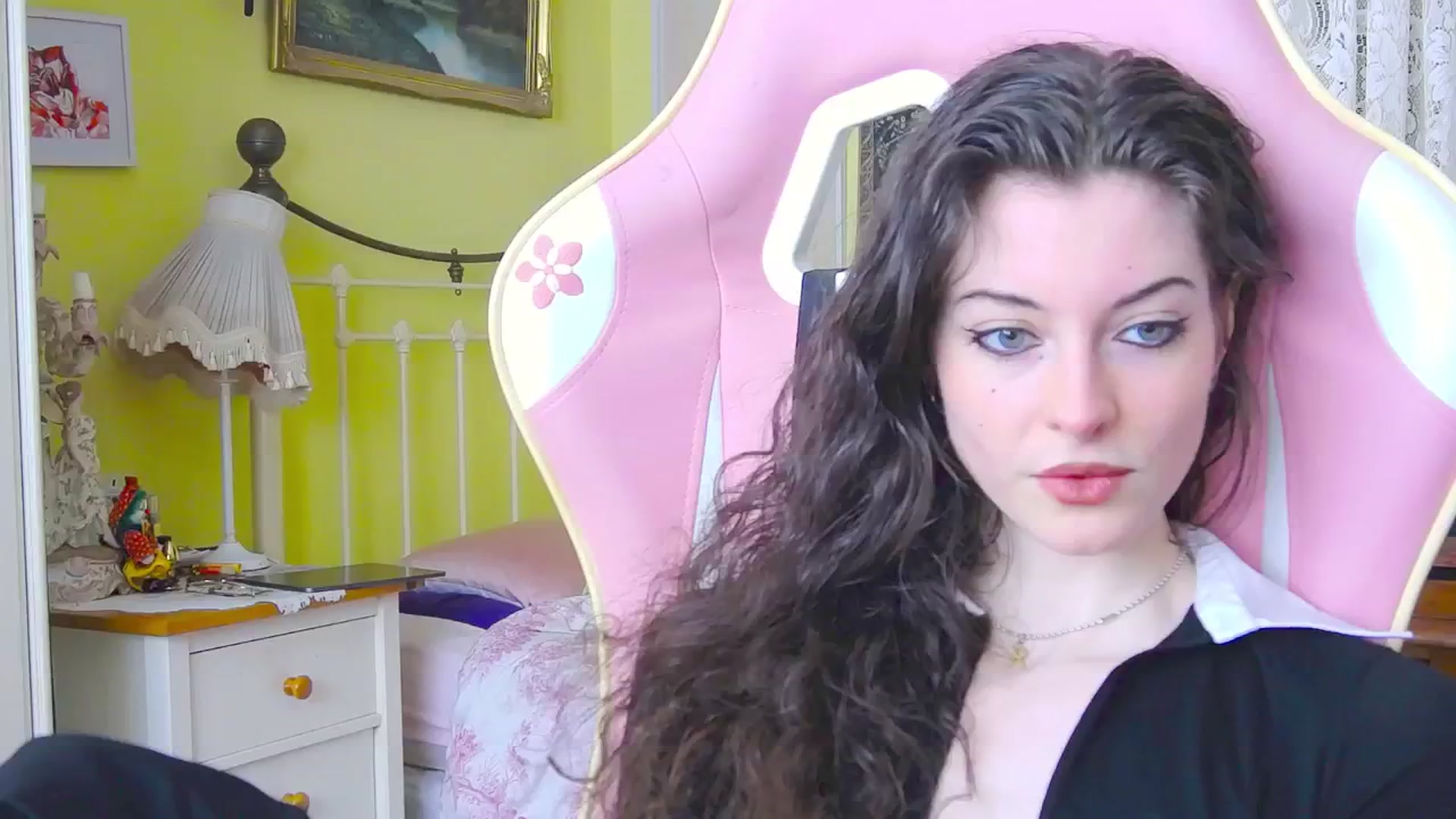 Gallery image thumbnail from viola__'s myfreecams stream on, 03/15/2024, 13:52 image 2 of 20