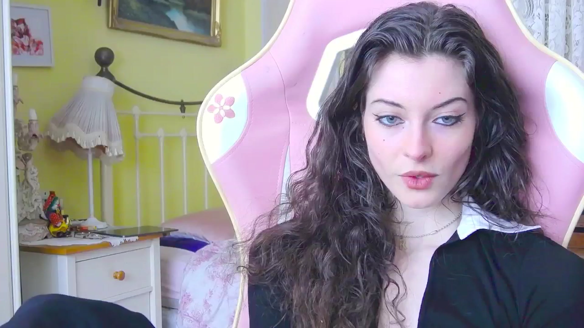 Gallery image thumbnail from viola__'s myfreecams stream on, 03/15/2024, 13:52 image 4 of 20