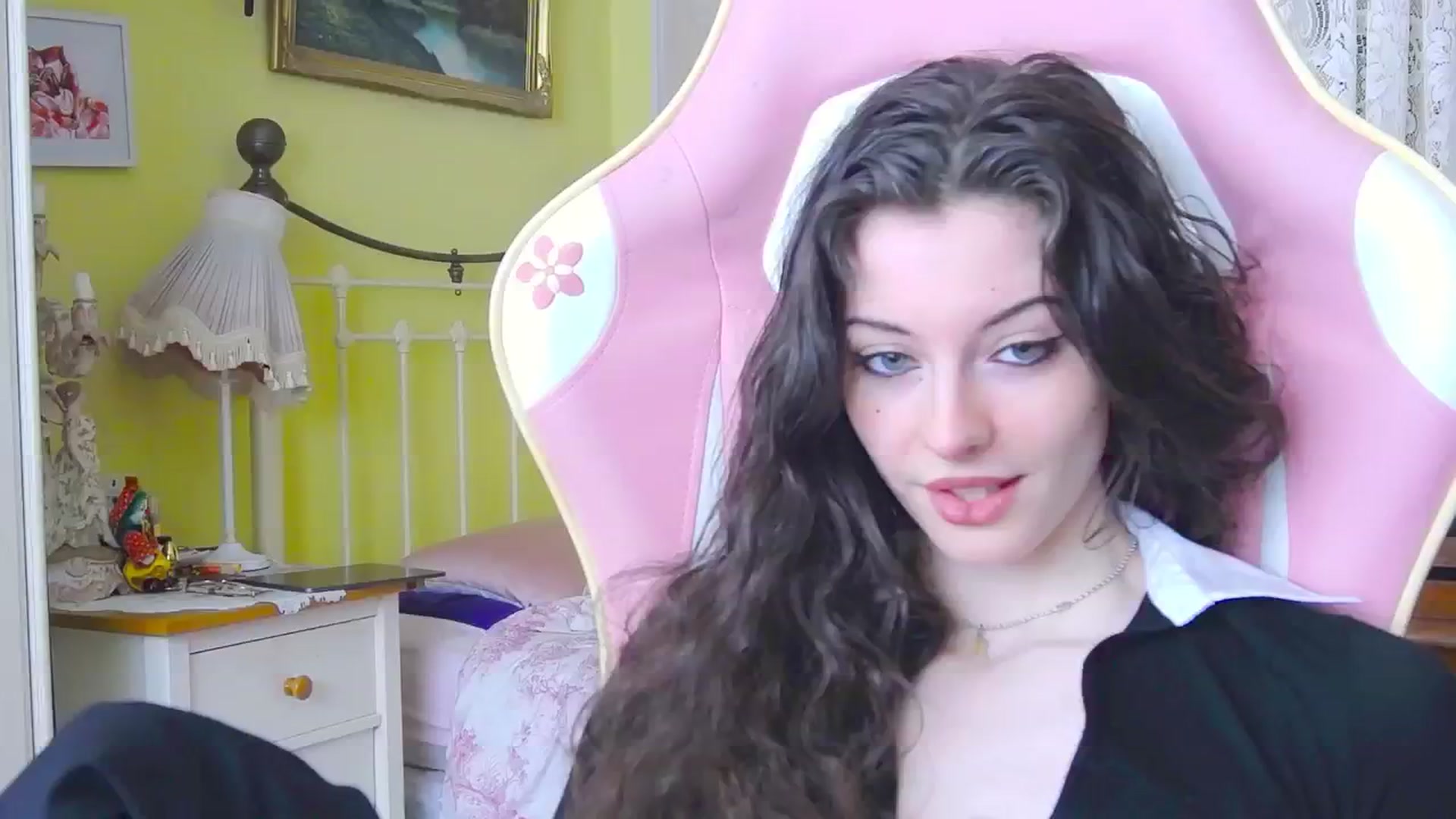 Gallery image thumbnail from viola__'s myfreecams stream on, 03/15/2024, 13:52 image 1 of 20