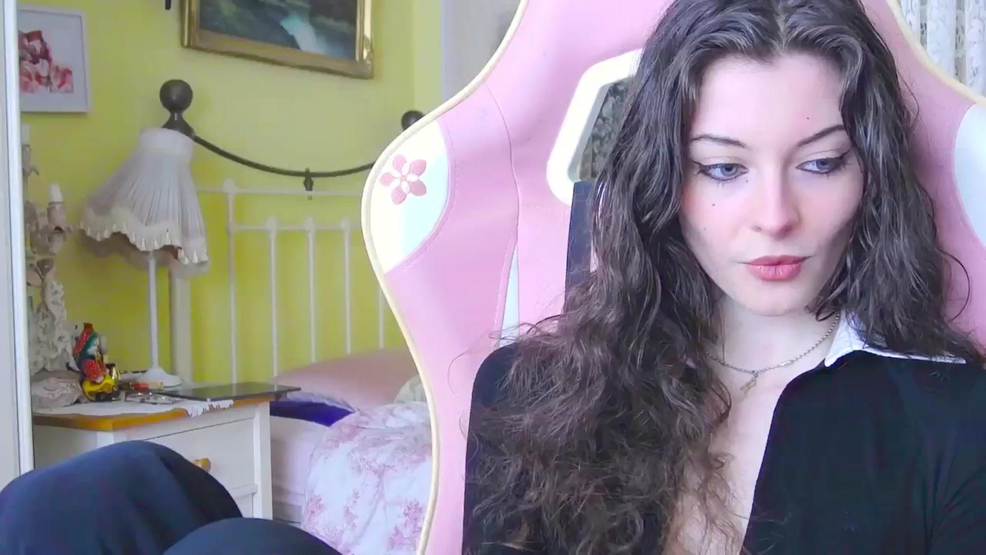 Gallery image thumbnail from viola__'s myfreecams stream on, 03/15/2024, 13:52 image 16 of 20