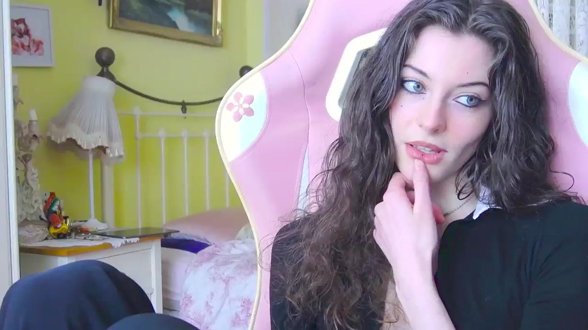 Gallery image thumbnail from viola__'s myfreecams stream on, 03/15/2024, 13:52 image 17 of 20