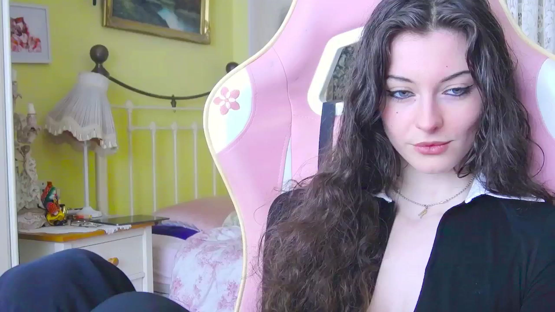 Gallery image thumbnail from viola__'s myfreecams stream on, 03/15/2024, 13:52 image 15 of 20