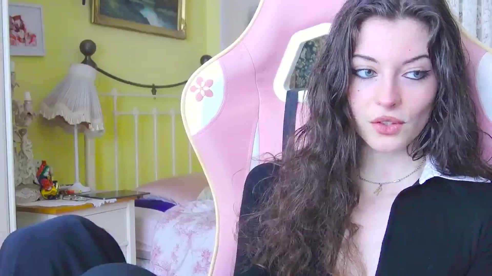 Gallery image thumbnail from viola__'s myfreecams stream on, 03/15/2024, 13:52 image 18 of 20