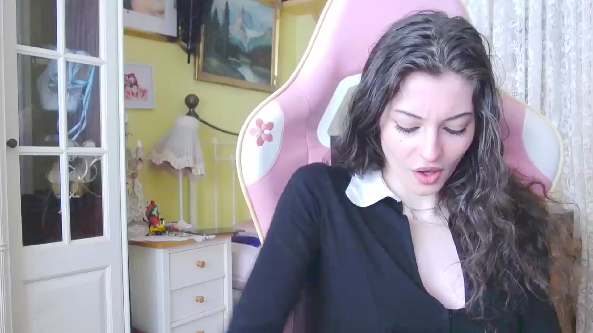 Gallery image thumbnail from viola__'s myfreecams stream on, 03/15/2024, 15:34 image 18 of 20