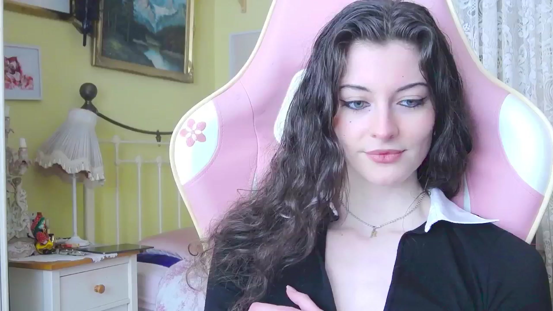 Gallery image thumbnail from viola__'s myfreecams stream on, 03/15/2024, 15:34 image 5 of 20
