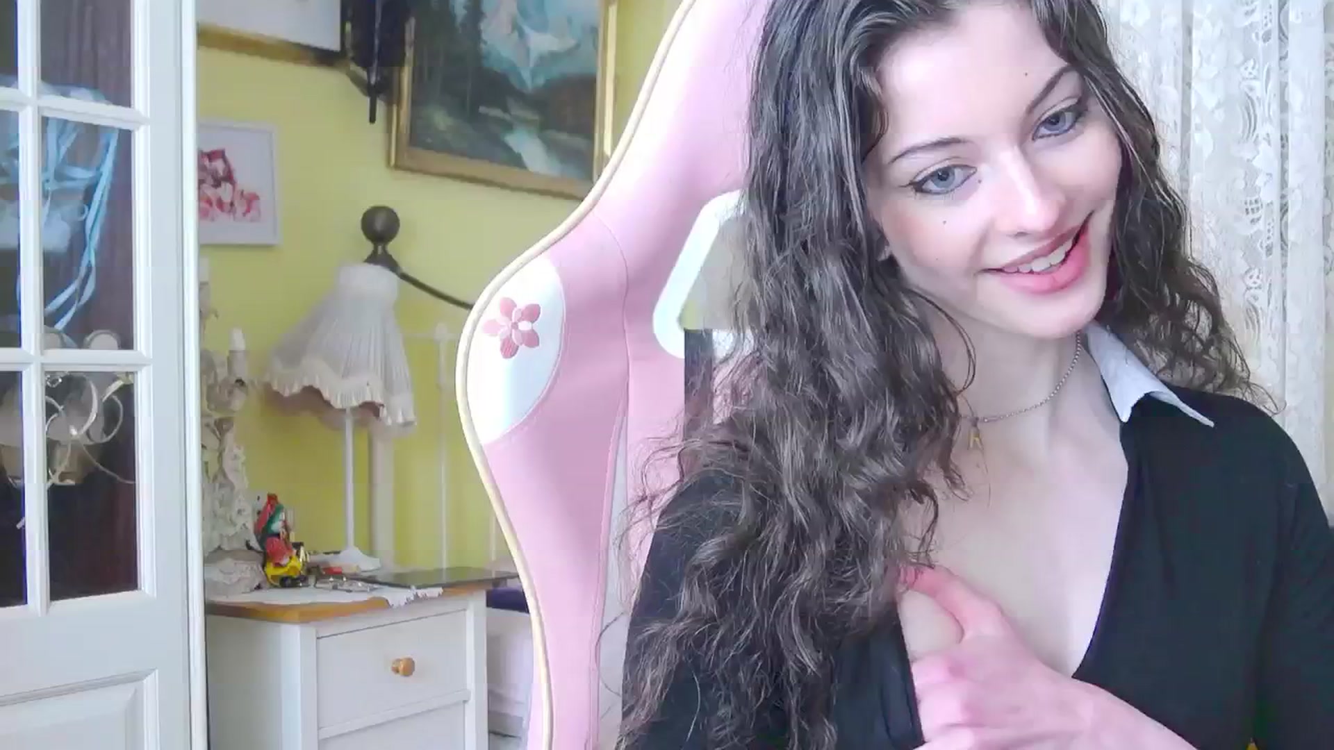 Gallery image thumbnail from viola__'s myfreecams stream on, 03/15/2024, 15:34 image 14 of 20