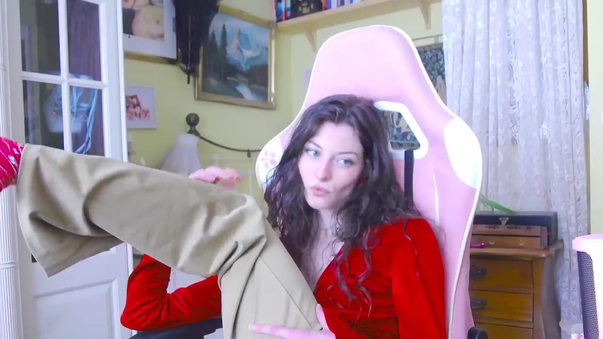 Gallery image thumbnail from viola__'s myfreecams stream on, 03/28/2024, 15:14 image 8 of 20