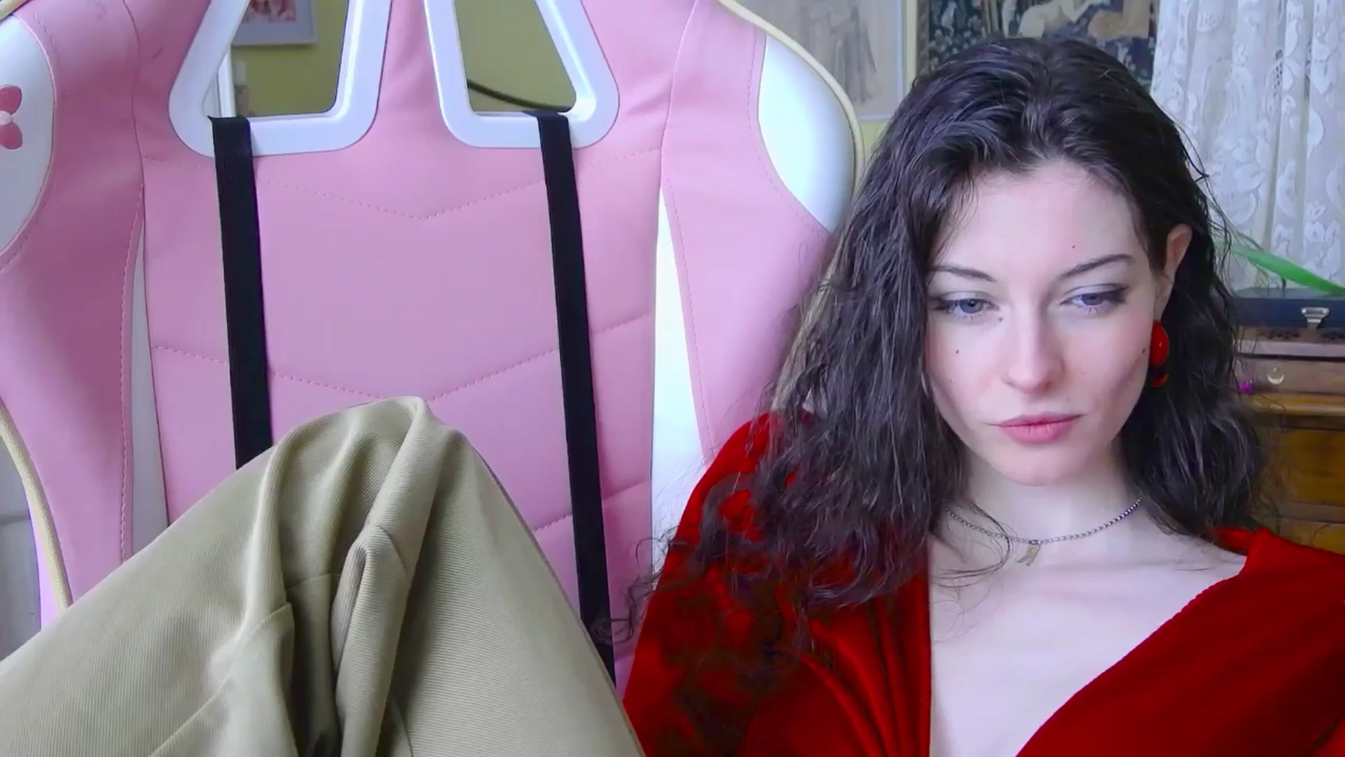 Gallery image thumbnail from viola__'s myfreecams stream on, 03/28/2024, 15:14 image 15 of 20