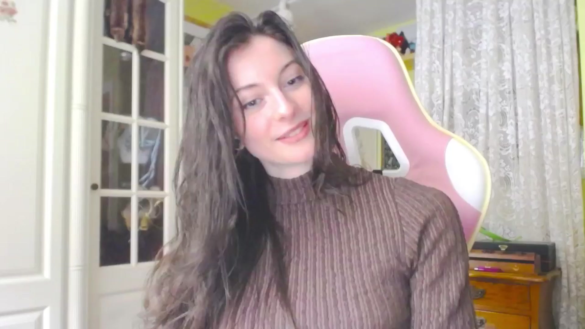 Gallery image thumbnail from viola__'s myfreecams stream on, 04/05/2024, 16:44 image 15 of 20