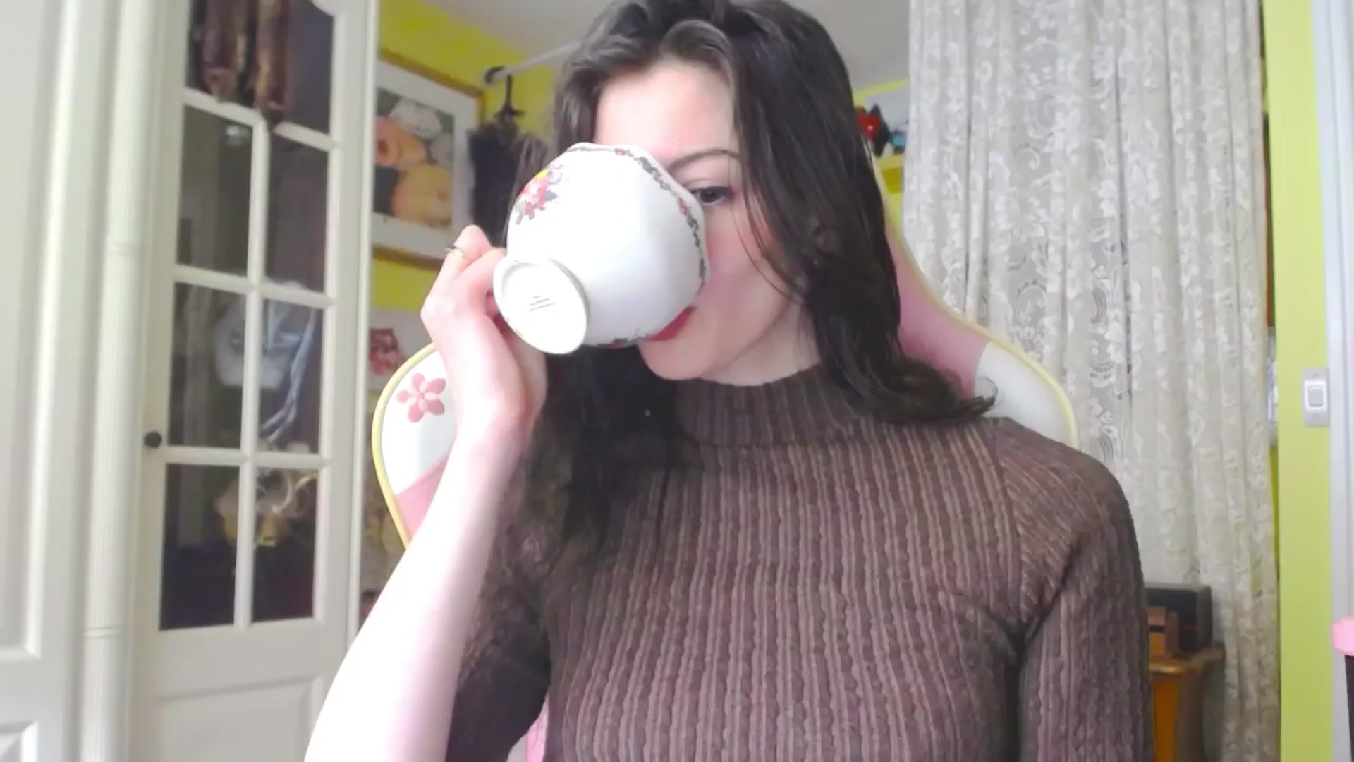 Gallery image thumbnail from viola__'s myfreecams stream on, 04/05/2024, 16:44 image 4 of 20