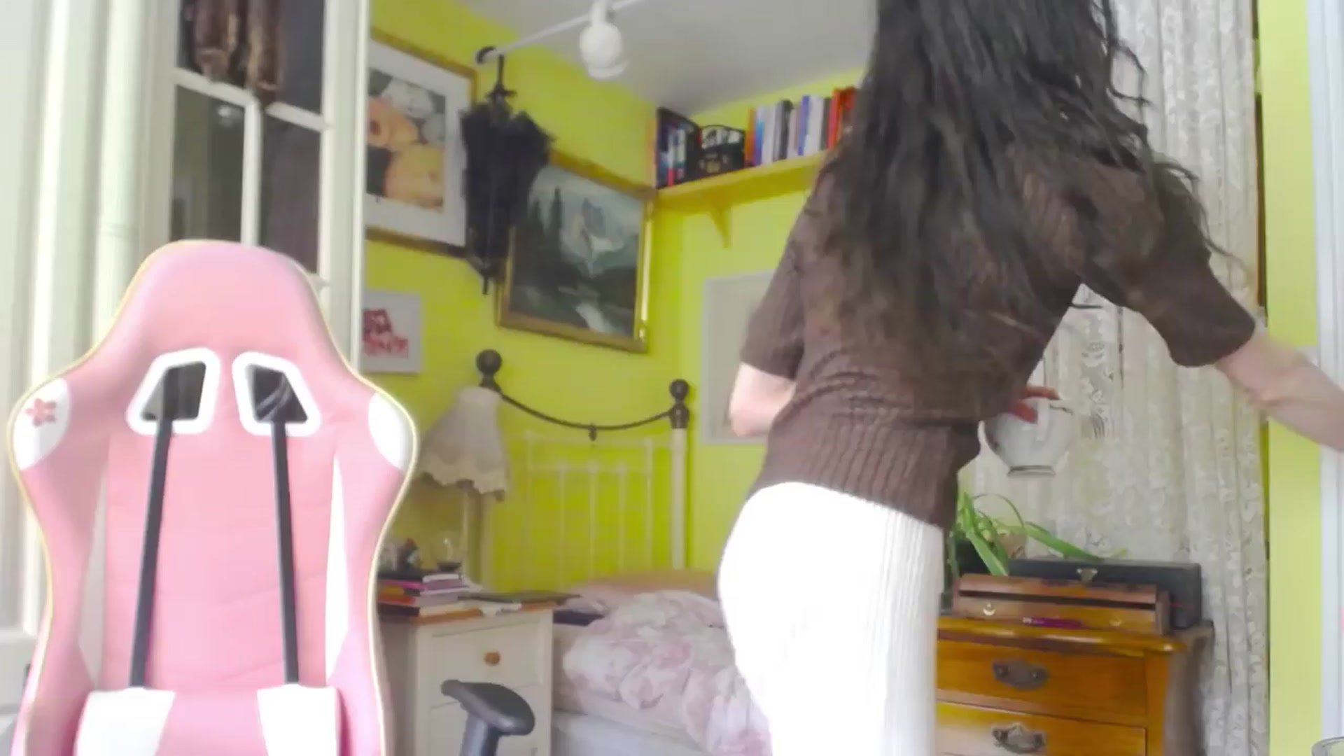 Gallery image thumbnail from viola__'s myfreecams stream on, 04/05/2024, 16:44 image 1 of 20