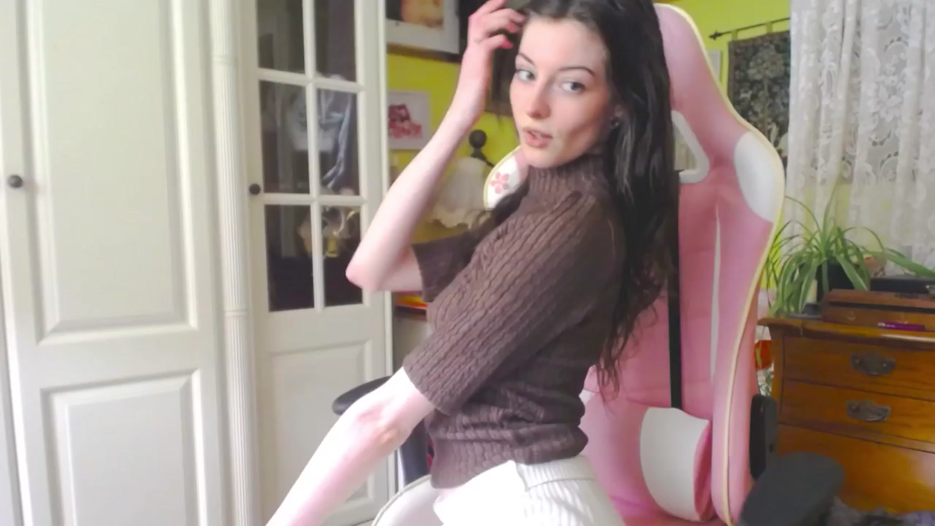 Gallery image thumbnail from viola__'s myfreecams stream on, 04/05/2024, 16:44 image 7 of 20