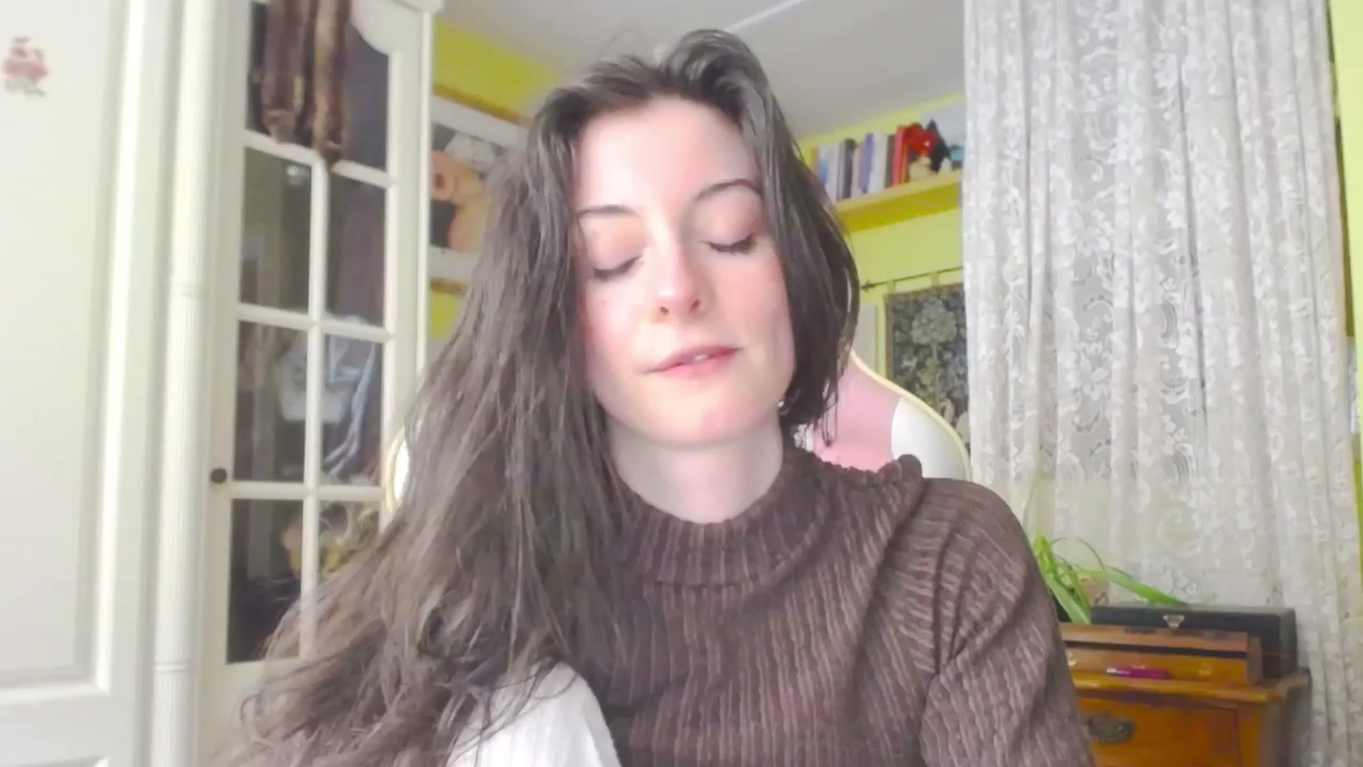 Gallery image thumbnail from viola__'s myfreecams stream on, 04/05/2024, 16:44 image 17 of 20