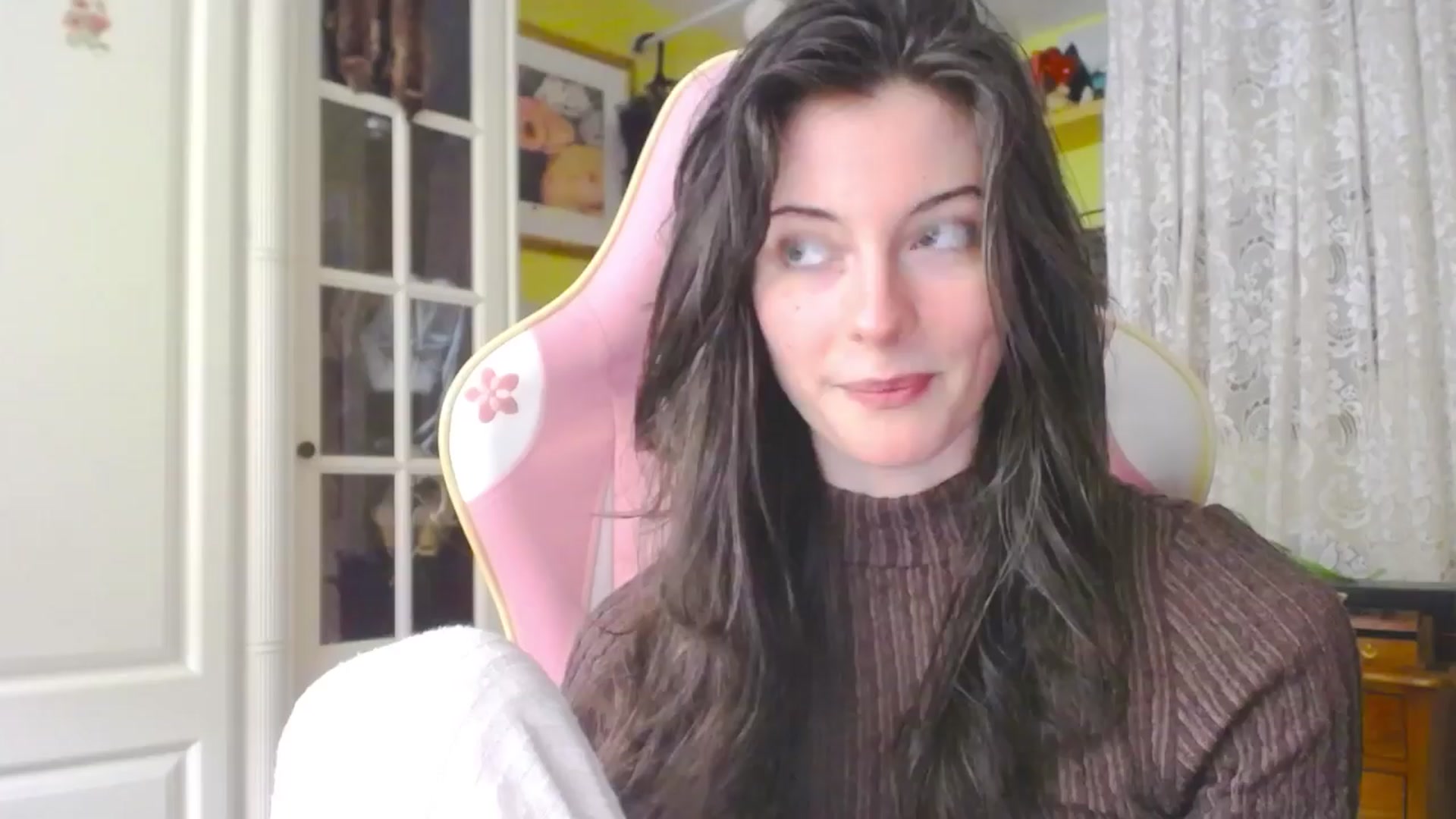 Gallery image thumbnail from viola__'s myfreecams stream on, 04/05/2024, 16:44 image 12 of 20