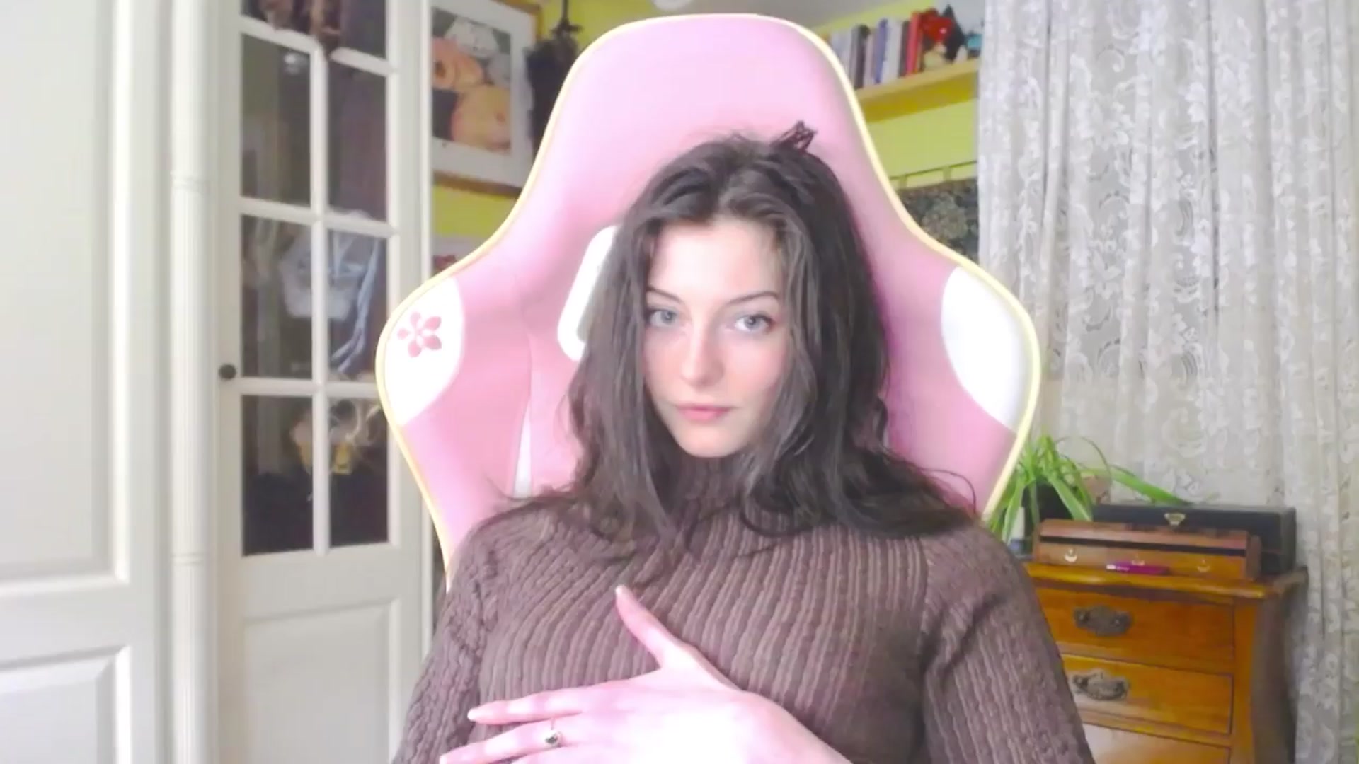 Gallery image thumbnail from viola__'s myfreecams stream on, 04/05/2024, 17:06 image 10 of 20