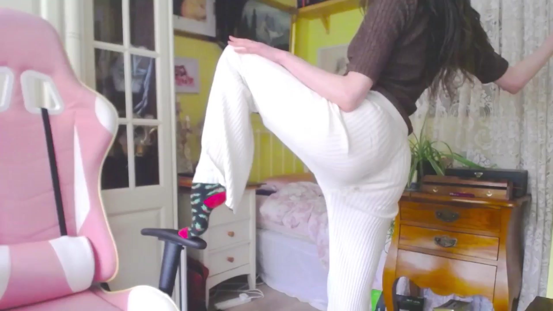 Gallery image thumbnail from viola__'s myfreecams stream on, 04/05/2024, 17:06 image 12 of 20
