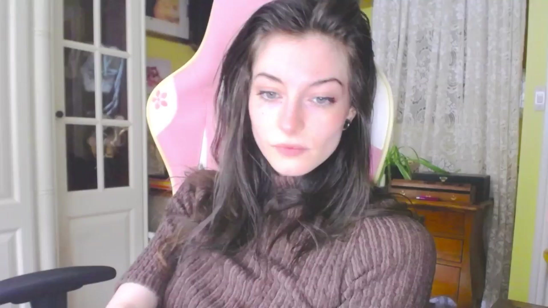 Gallery image thumbnail from viola__'s myfreecams stream on, 04/05/2024, 17:06 image 17 of 20