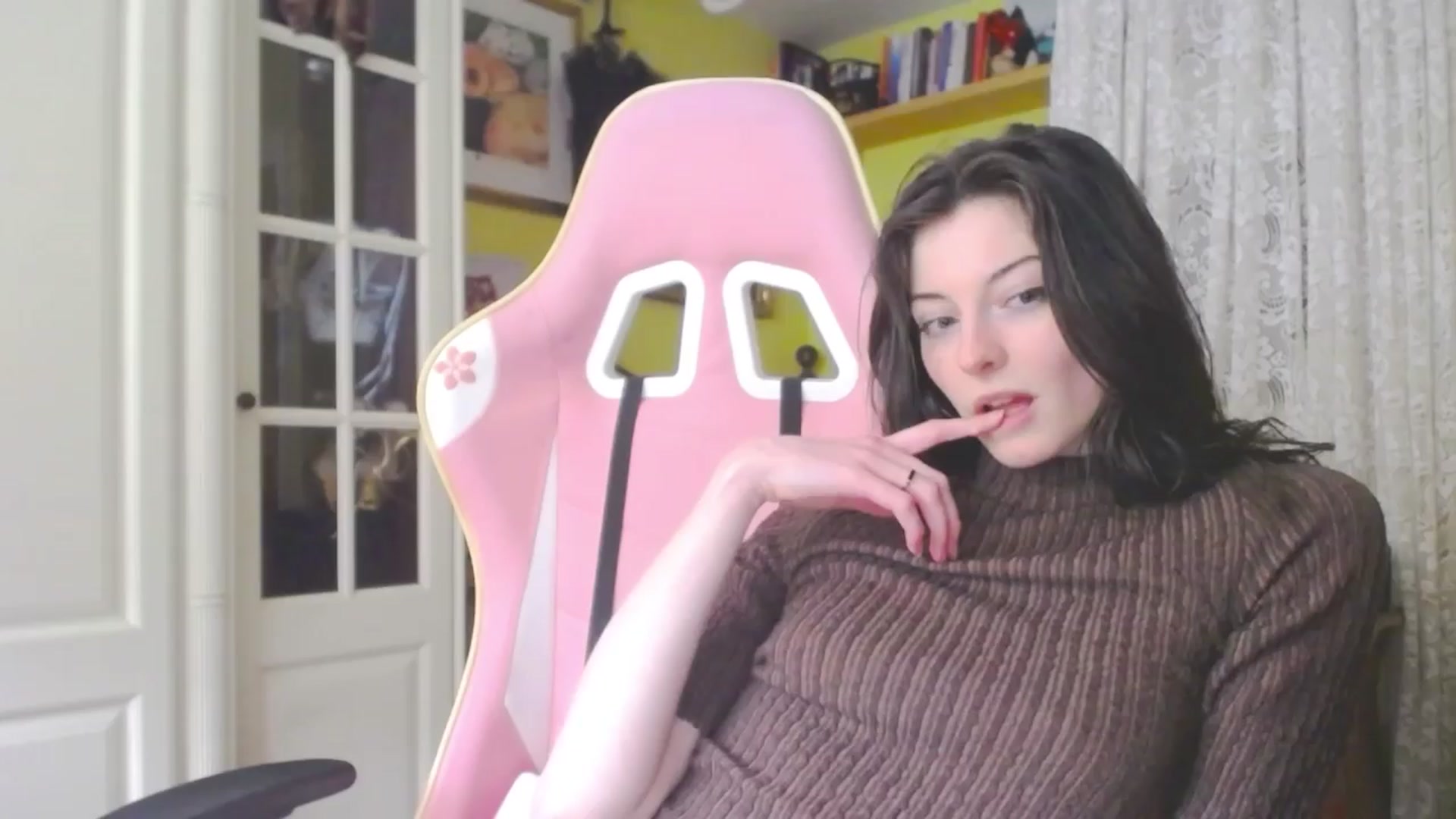 Gallery image thumbnail from viola__'s myfreecams stream on, 04/05/2024, 17:06 image 4 of 20