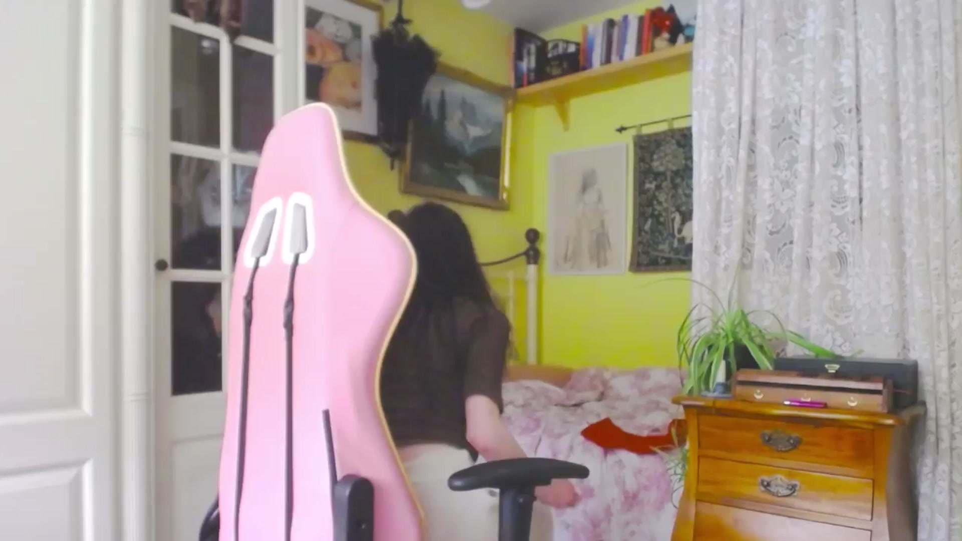 Gallery image thumbnail from viola__'s myfreecams stream on, 04/05/2024, 17:06 image 9 of 20