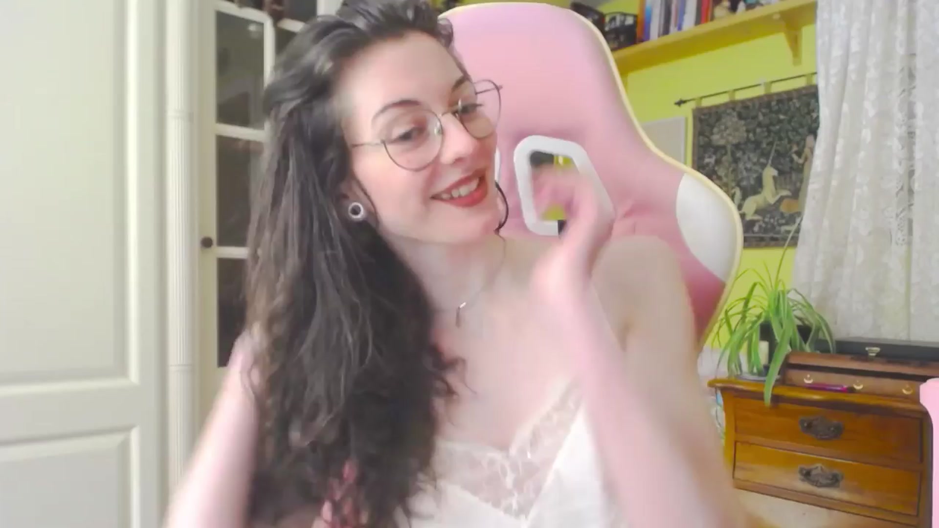 Gallery image thumbnail from viola__'s myfreecams stream on, 04/11/2024, 15:22 image 8 of 20