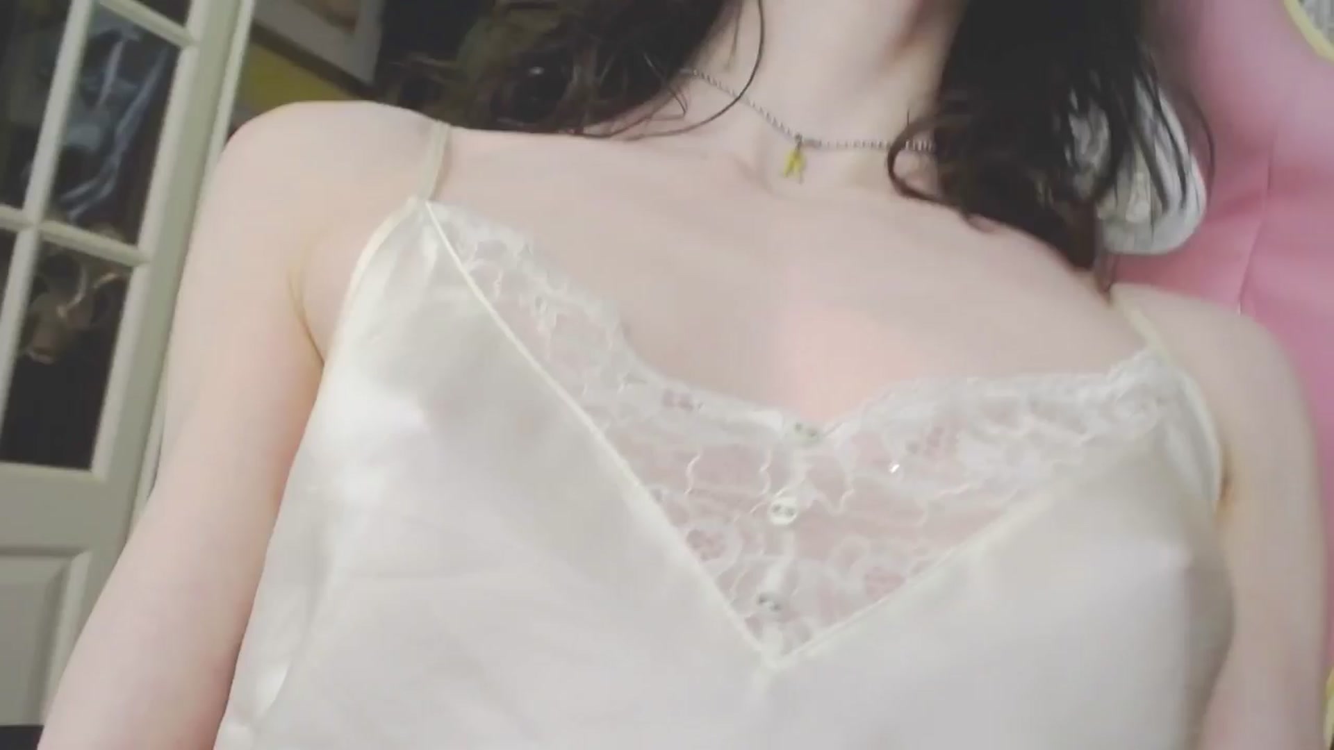 Gallery image thumbnail from viola__'s myfreecams stream on, 04/11/2024, 15:22 image 2 of 20