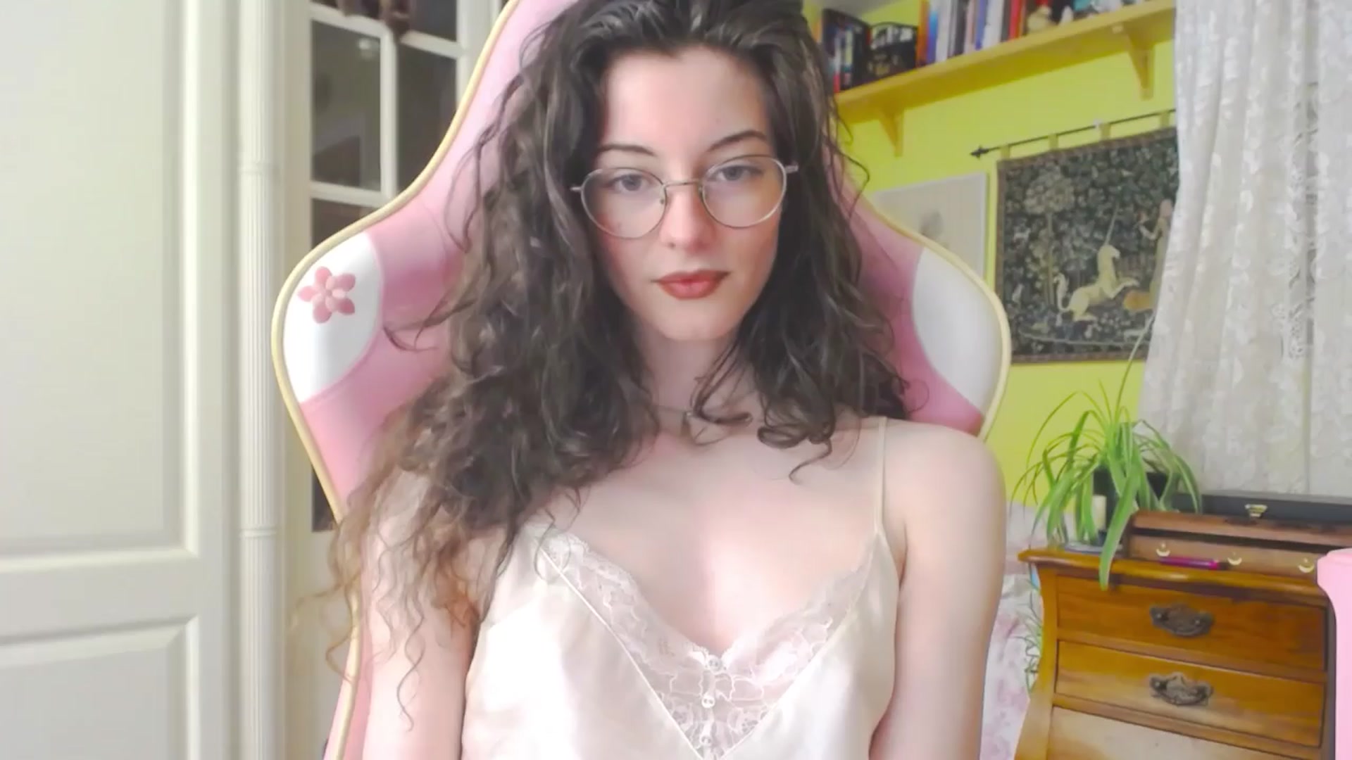 Gallery image thumbnail from viola__'s myfreecams stream on, 04/11/2024, 15:22 image 1 of 20