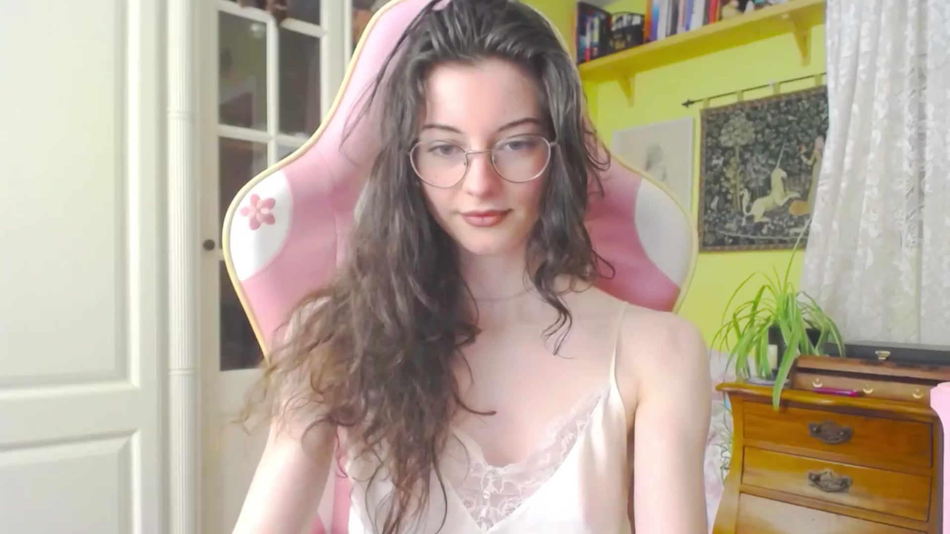 Gallery image thumbnail from viola__'s myfreecams stream on, 04/11/2024, 15:22 image 16 of 20