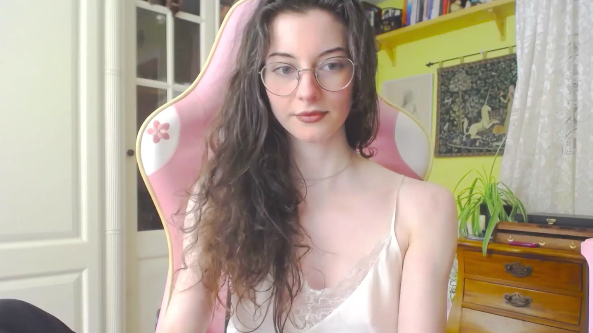 Gallery image thumbnail from viola__'s myfreecams stream on, 04/11/2024, 15:22 image 13 of 20