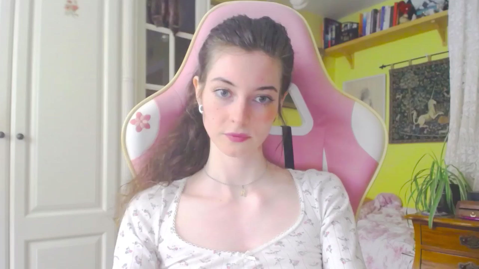 Gallery image thumbnail from viola__'s myfreecams stream on, 04/12/2024, 16:22 image 20 of 20