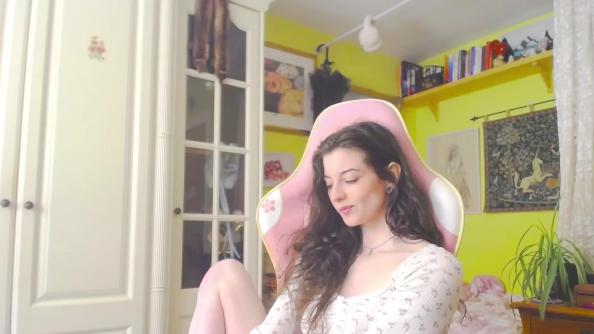 Gallery image thumbnail from viola__'s myfreecams stream on, 04/12/2024, 16:22 image 8 of 20