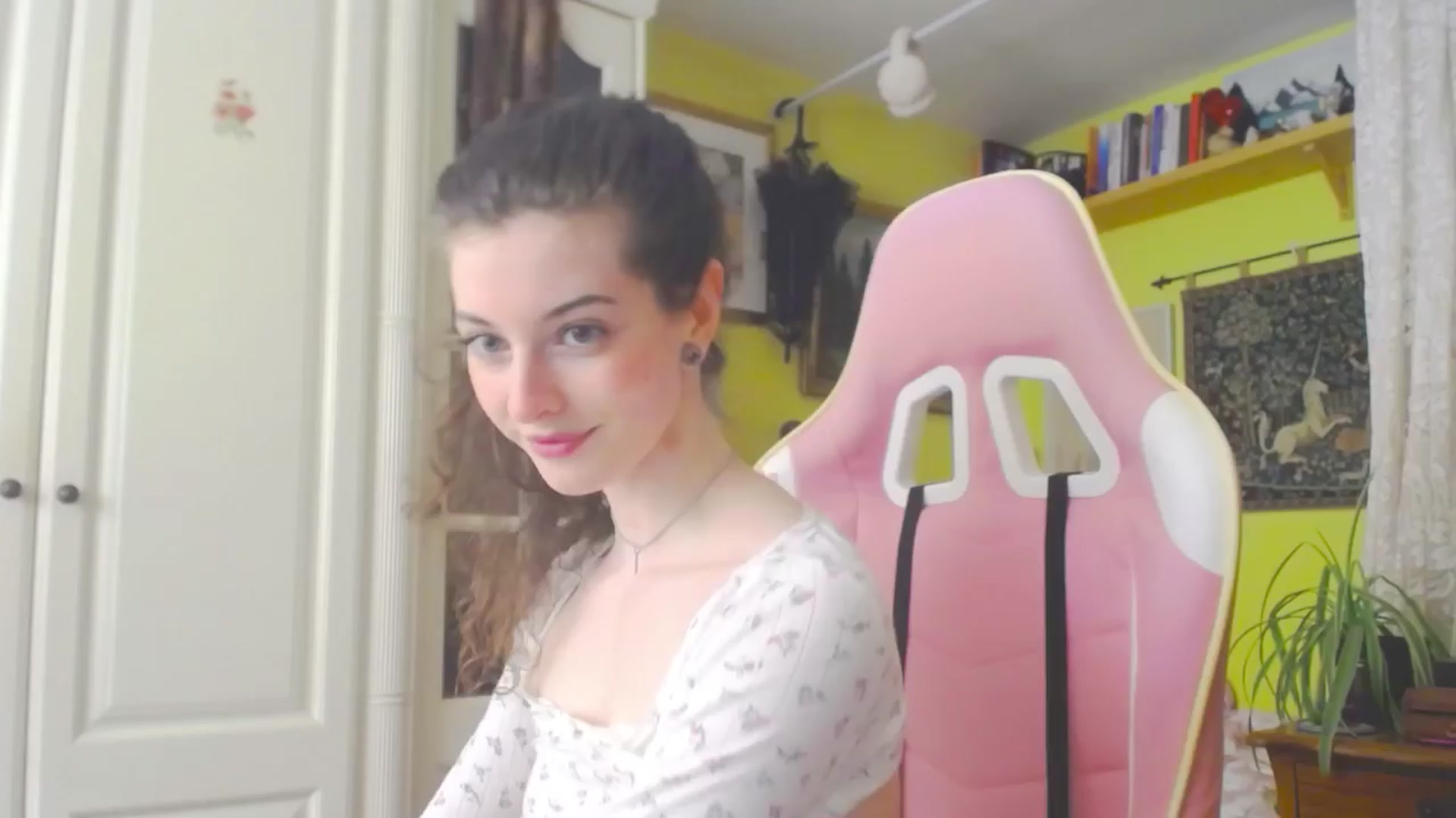 Gallery image thumbnail from viola__'s myfreecams stream on, 04/12/2024, 16:22 image 15 of 20
