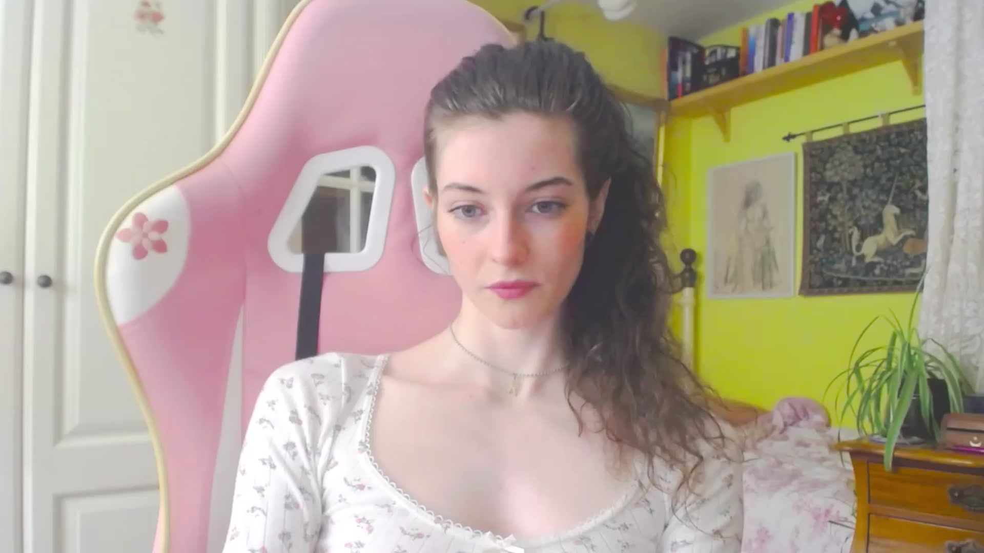 Gallery image thumbnail from viola__'s myfreecams stream on, 04/12/2024, 16:22 image 16 of 20