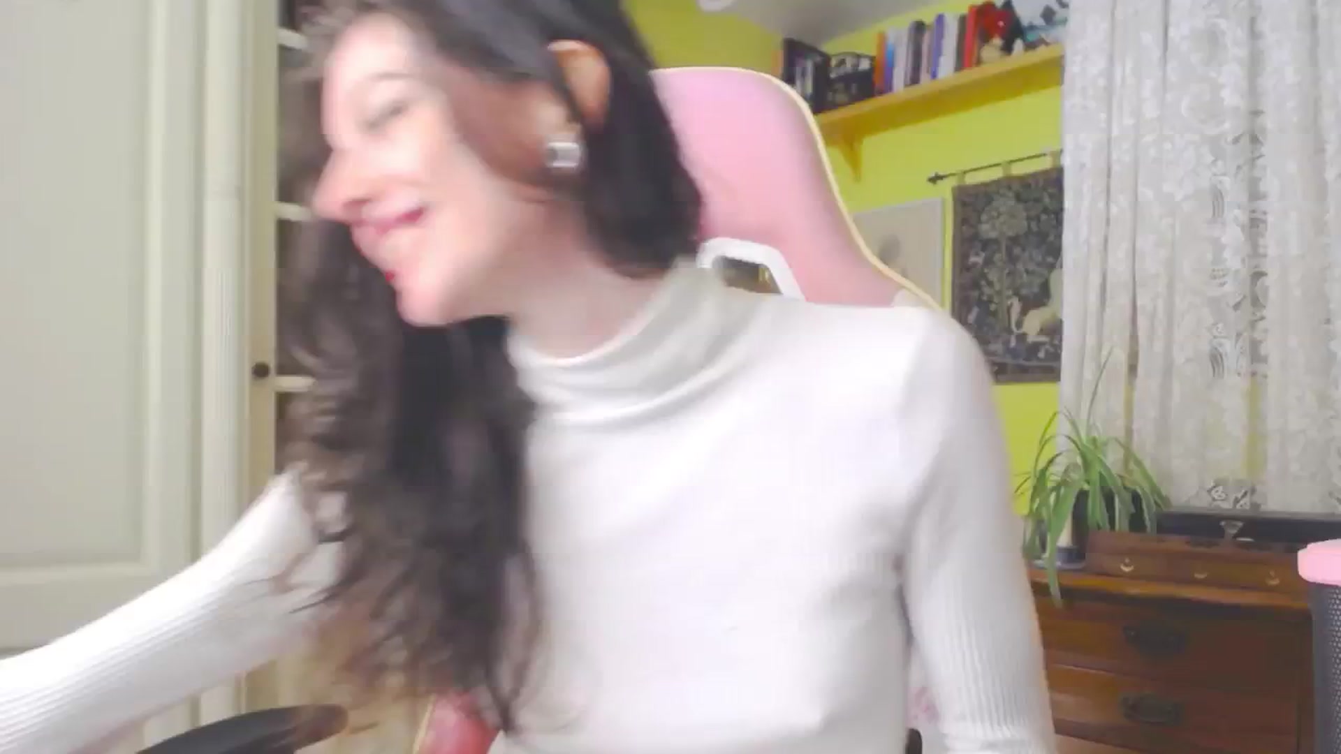 Gallery image thumbnail from viola__'s myfreecams stream on, 04/19/2024, 16:21 image 8 of 20