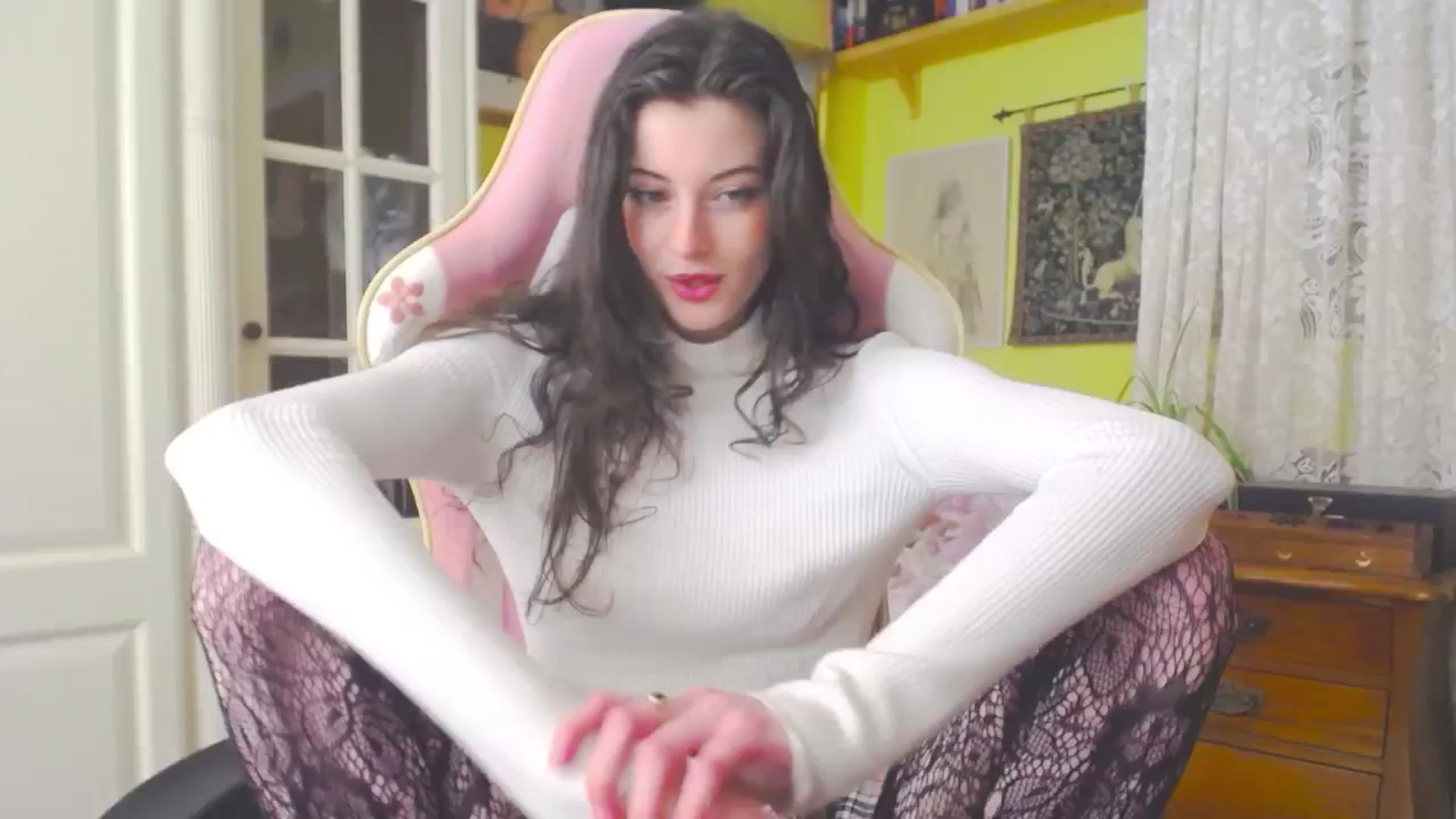 Gallery image thumbnail from viola__'s myfreecams stream on, 04/19/2024, 16:21 image 1 of 20
