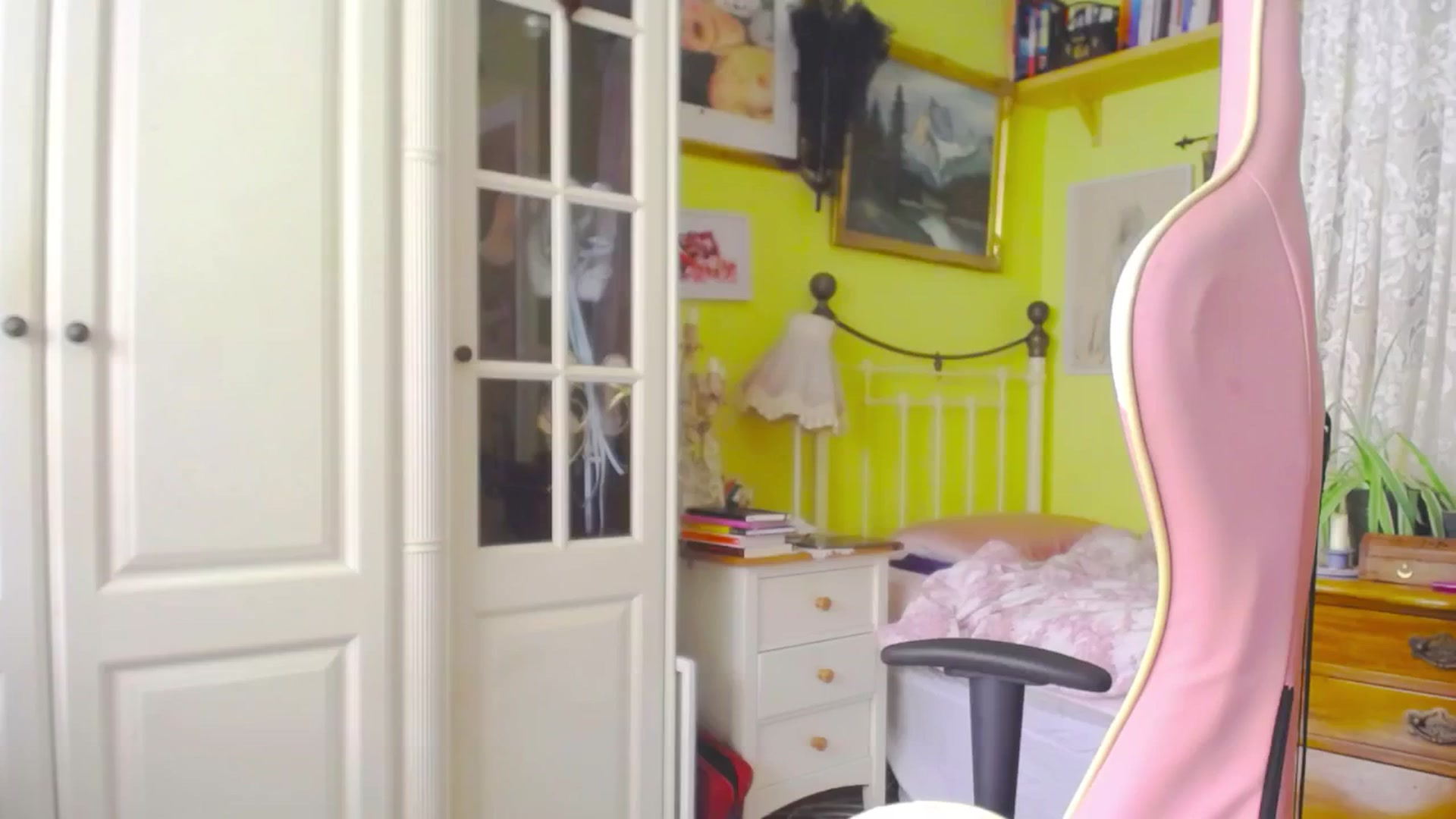 Gallery image thumbnail from viola__'s myfreecams stream on, 04/25/2024, 14:06 image 16 of 20