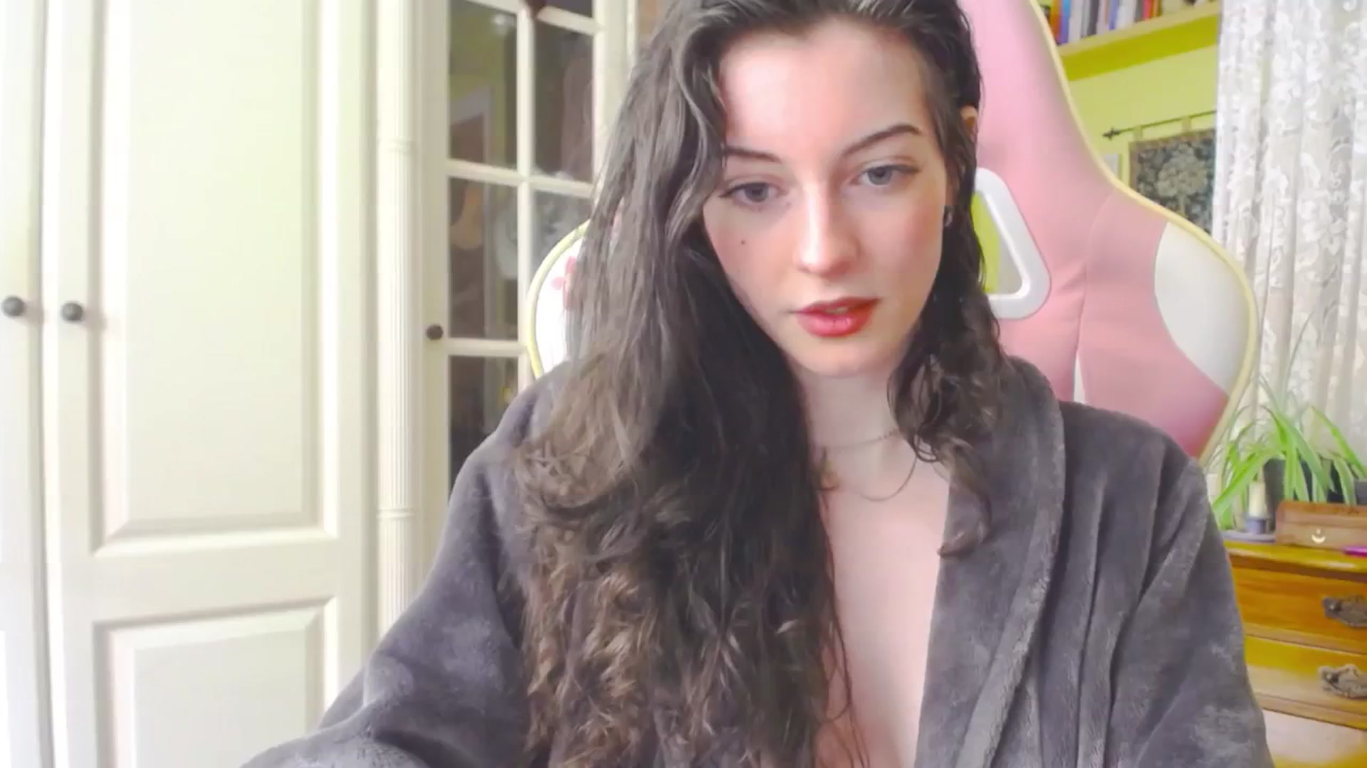 Gallery image thumbnail from viola__'s myfreecams stream on, 04/25/2024, 14:06 image 19 of 20