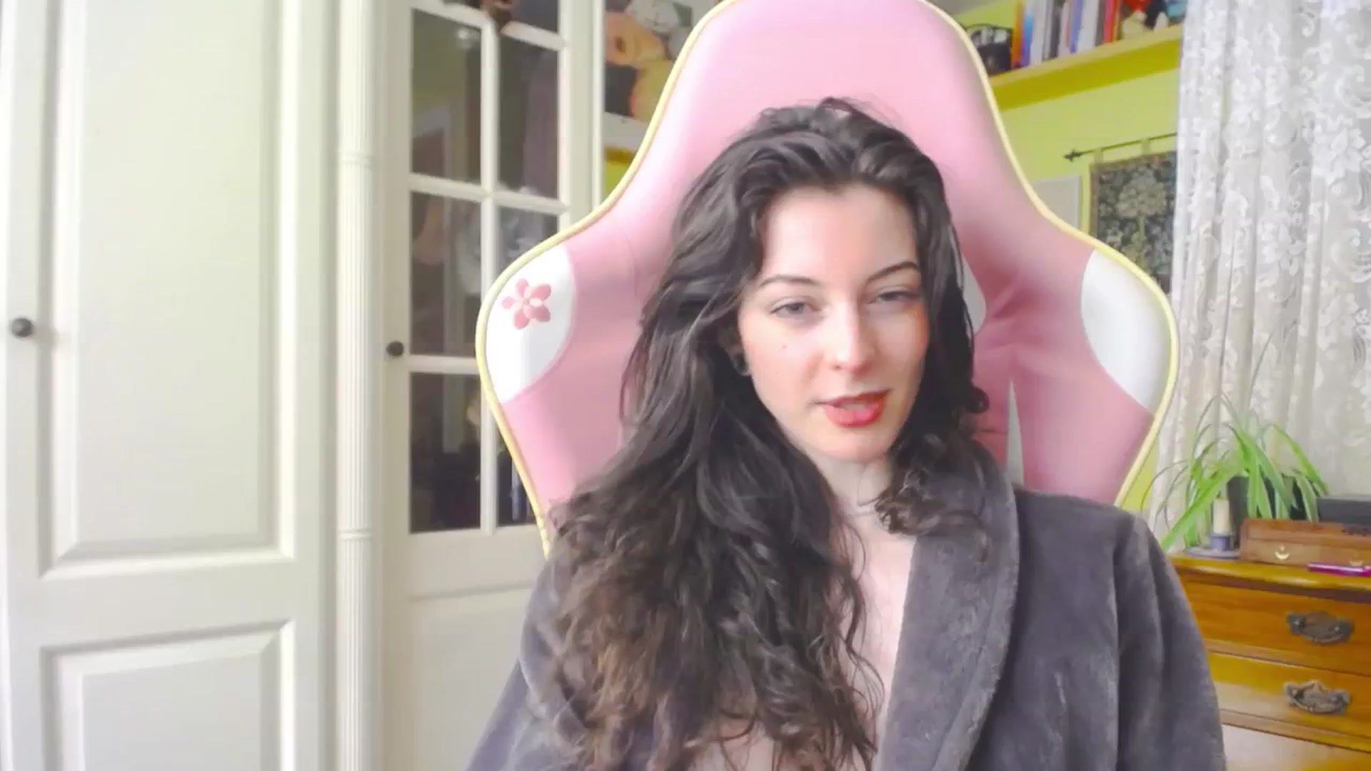 Gallery image thumbnail from viola__'s myfreecams stream on, 04/25/2024, 14:06 image 3 of 20