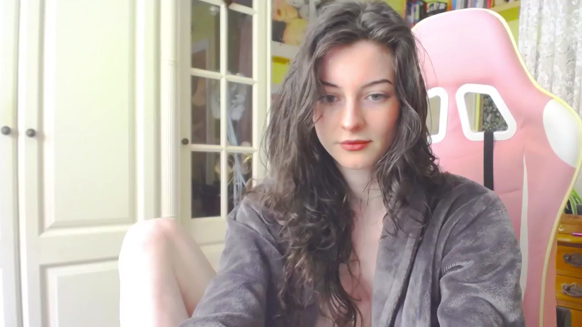 Gallery image thumbnail from viola__'s myfreecams stream on, 04/25/2024, 14:06 image 15 of 20