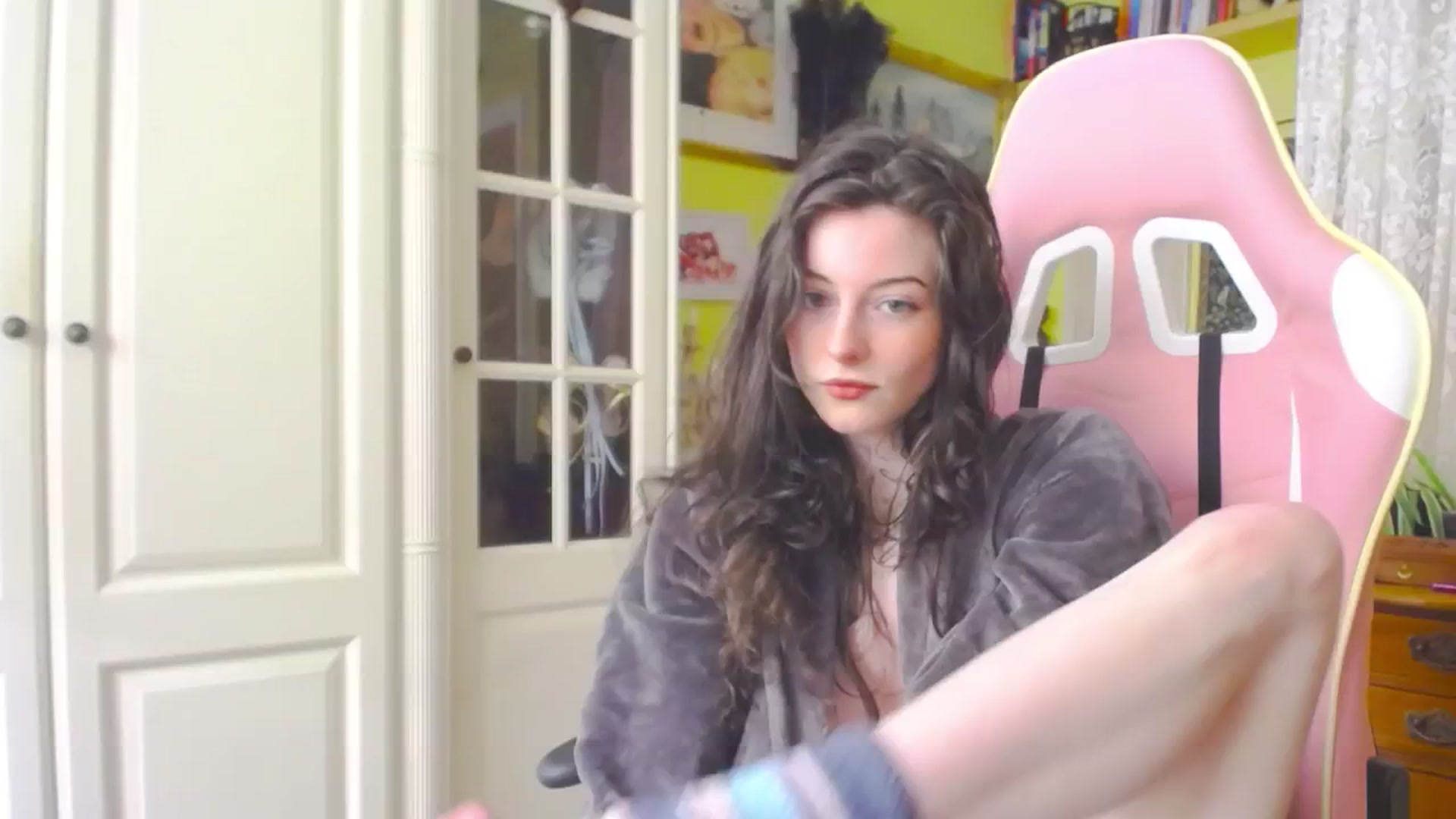Gallery image thumbnail from viola__'s myfreecams stream on, 04/25/2024, 14:06 image 14 of 20