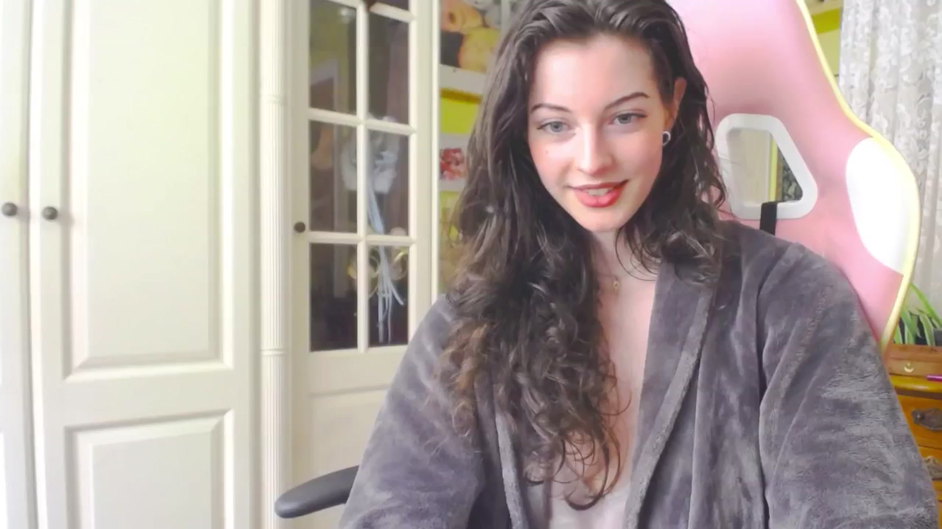 Gallery image thumbnail from viola__'s myfreecams stream on, 04/25/2024, 14:06 image 17 of 20