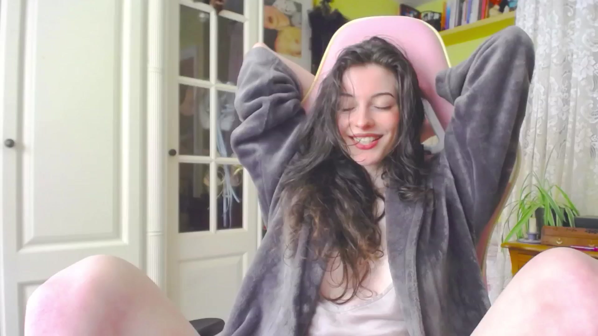 Gallery image thumbnail from viola__'s myfreecams stream on, 04/25/2024, 14:06 image 4 of 20